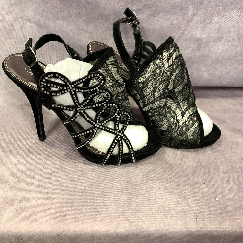 Wild Rose "Kakoa 348" Lace & Rhinestone Stilettos in EUC!!!